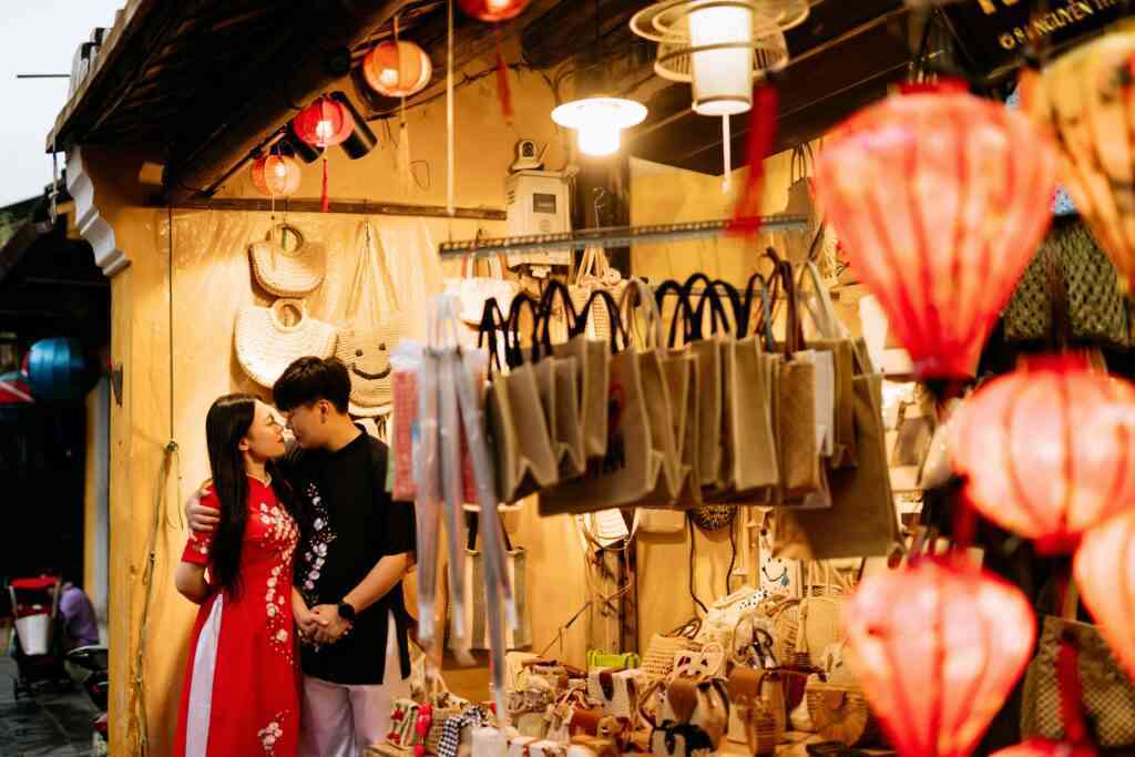 Flea market as a great alternative for a second date