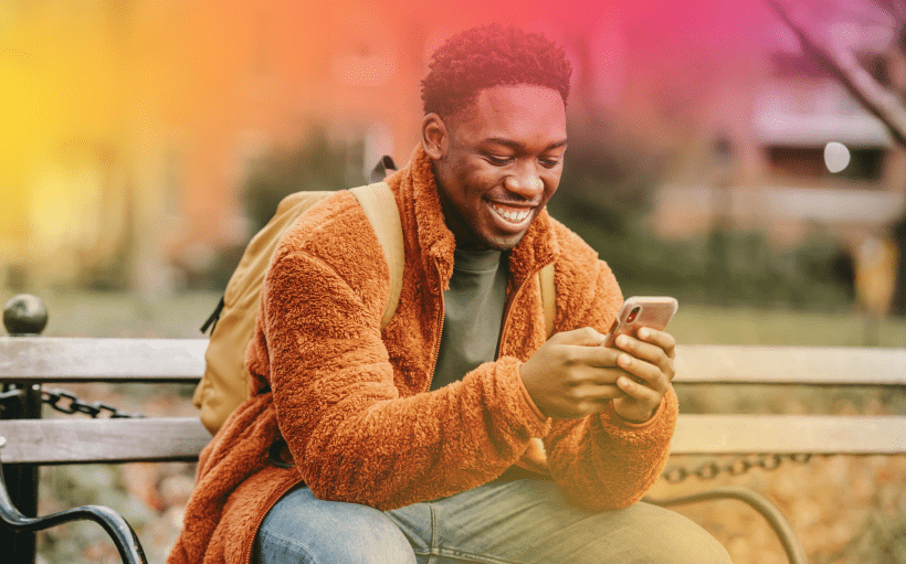 4 Types of The 10-Second Text That Will Make Him Smile for Hours